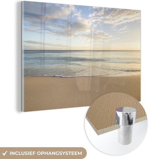 MuchoWow® Glasschilderij 120x80 cm - Schilderij acrylglas - Strand - Water - Wolken - Foto op glas - Schilderijen