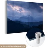 MuchoWow® Glasschilderij 120x80 cm - Schilderij acrylglas - Donkere lucht boven de bergen in het Nationaal park Triglav in Slovenië - Foto op glas - Schilderijen