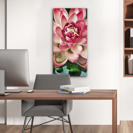 Peinture sur verre MuchoWow® 40x80 cm - Peinture acrylique sur verre - Une carpe koï avec une fleur rose - Photo sur verre - Peintures