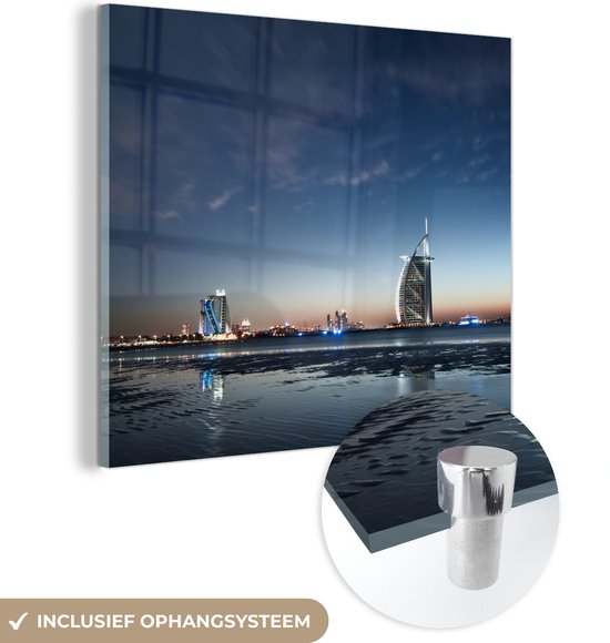 MuchoWow® Glasschilderij 50x50 cm - Schilderij acrylglas - Mooie Burj Al Arab en Jumeirah Beach Hotel bij zonsondergang - Foto op glas - Schilderijen