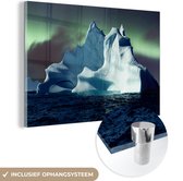 MuchoWow® Glasschilderij 30x20 cm - Schilderij acrylglas - Noorderlicht over ijsbergen - Foto op glas - Schilderijen