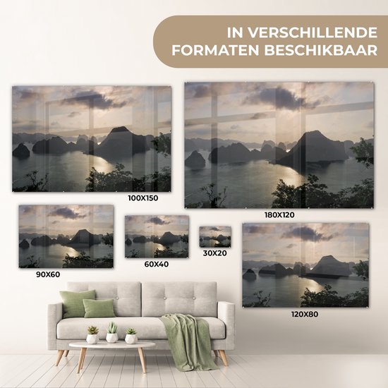 Coucher de soleil derrière les rochers de la baie d'Halong au Vietnam Plexiglas 30x20 cm - petit - Tirage photo sur Glas (décoration murale en plexiglas)