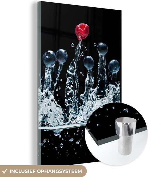 MuchoWow® Glasschilderij 60x90 cm - Schilderij acrylglas - Bessen - Water - Zwart - Fruit - Framboos - Foto op glas - Schilderijen