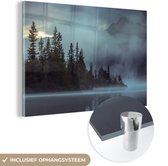 MuchoWow® Glasschilderij 150x100 cm - Schilderij acrylglas - Bos - Water - Mist - Foto op glas - Schilderijen