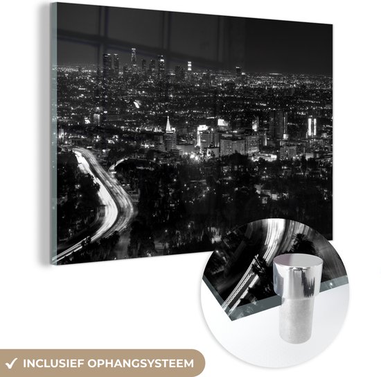MuchoWow® Glasschilderij 90x60 cm - Schilderij acrylglas - Luchtfoto van Hollywood in de nacht - zwart wit - Foto op glas - Schilderijen