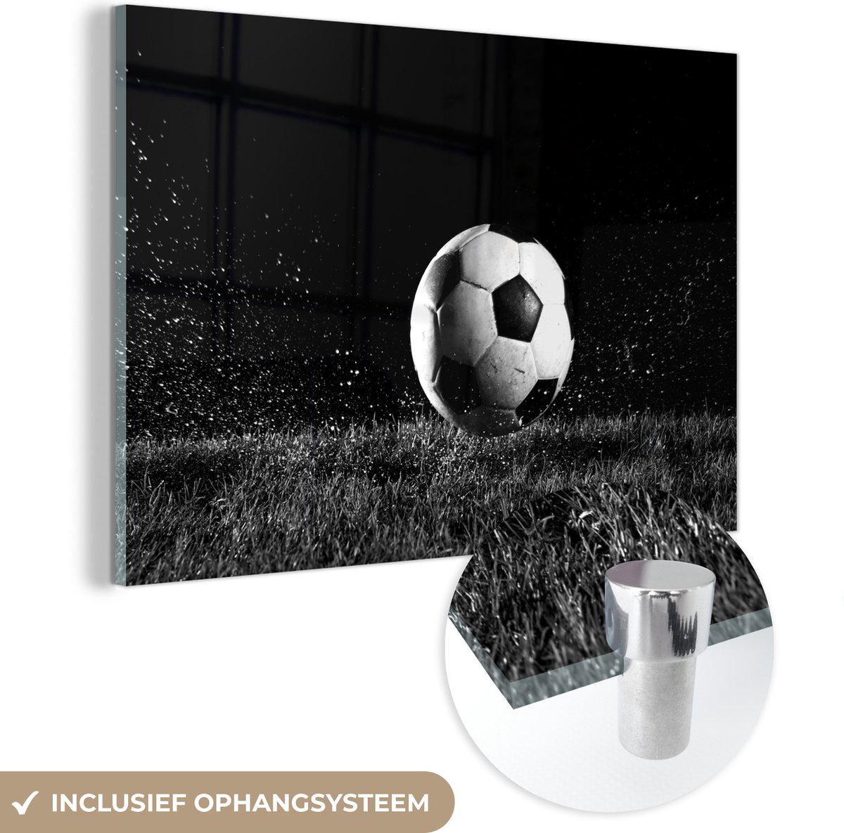 ® Glasschilderij 60x40 cm - Schilderij acrylglas - Voetbal in het gras - Foto op glas - Muurdecoratie woonkamer - Wanddecoratie slaapkamer - Schilderijen