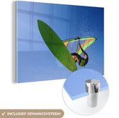 MuchoWow® Glasschilderij 60x40 cm - Schilderij acrylglas - Een windsurfer hangt in de lucht - Foto op glas - Schilderijen