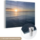 MuchoWow® Glasschilderij 120x80 cm - Schilderij acrylglas - De zonsopkomst boven de stille zee - Foto op glas - Schilderijen