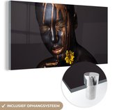 MuchoWow® Glasschilderij 80x40 cm - Schilderij acrylglas - Vrouw - Goud - Zwart - Verf - Bloem - Foto op glas - Schilderijen