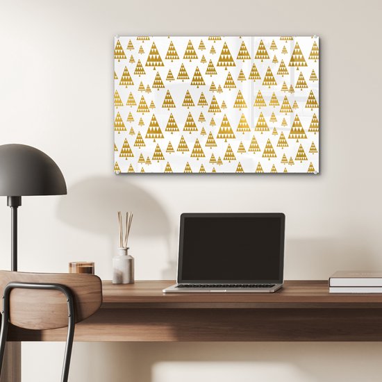 MuchoWow® Glasschilderij 60x40 cm - Schilderij acrylglas - Kerst - Kerstbomen - Goud - Patronen - Foto op glas - Schilderijen