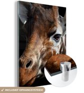 MuchoWow® Glasschilderij 90x120 cm - Schilderij acrylglas - Giraffe - Licht - Zwart - Foto op glas - Schilderijen
