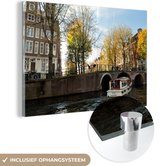MuchoWow® Glasschilderij 30x20 cm - Schilderij acrylglas - Amsterdam - Boot - Water - Foto op glas - Schilderijen
