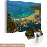 MuchoWow® Glasschilderij 120x80 cm - Schilderij acrylglas - Helder water bij de Bay of Islands in Nieuw-Zeeland - Foto op glas - Schilderijen