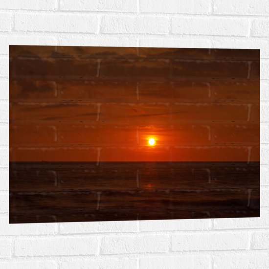 Muursticker - Roodkleurige Zonsondergang aan de Horizon bij de Oceaan - 80x60 cm Foto op Muursticker