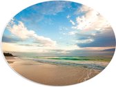 PVC Schuimplaat Ovaal - Kalme Oceaan aanstromend op het Strand onder Wolkenveld - 40x30 cm Foto op Ovaal (Met Ophangsysteem)