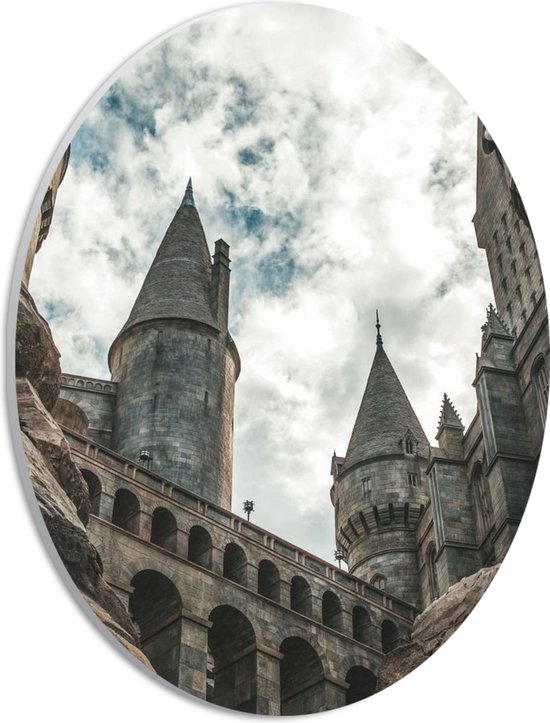 PVC Schuimplaat Ovaal - Onderaanzicht van Hogwarts Castle - 21x28 cm Foto op Ovaal (Met Ophangsysteem)