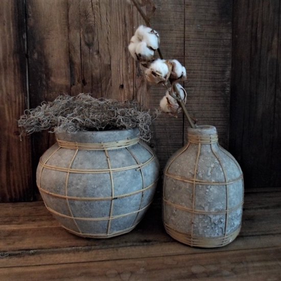 The Whoopy Vase/ boheemse terracotta vaas/pot in beton grijs met rotan  detail | bol.com