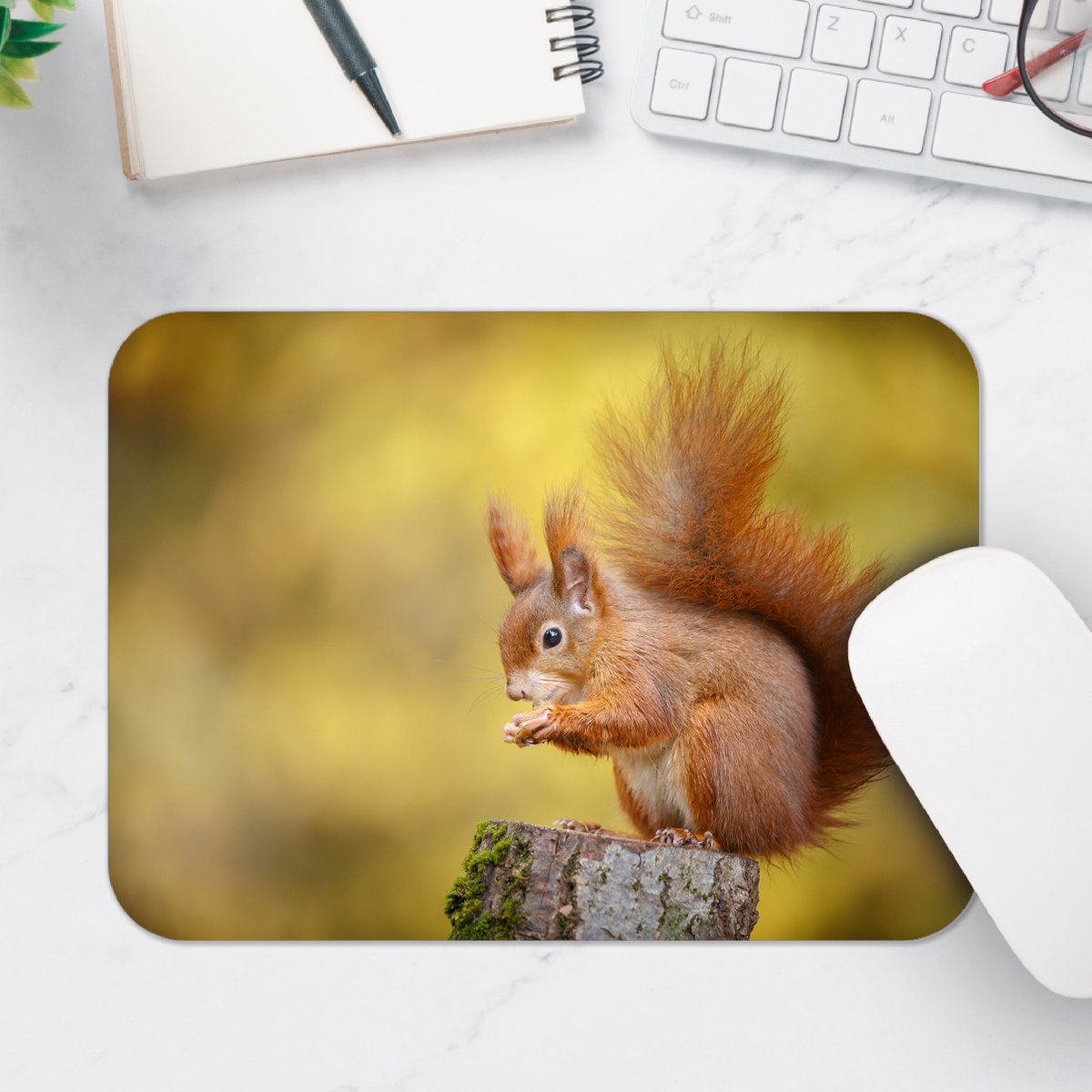 Muismat - Rode Eekhoorn in Herfst Kleuren - 25x18 cm - 2 mm Dik - Muismat van Vinyl