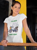 Shirt - Go green ride a bike - Wurban Wear | Grappig shirt | Vegan | Unisex tshirt | Dieren | Dierenvriend | Vegan kookboek | Wit