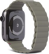 DECODED Siliconen Apple Watch Bandje - Geschikt voor Series 1-8 / SE / Ultra - 42/44/45/49 mm - Sterke Magneetsluiting - Olive