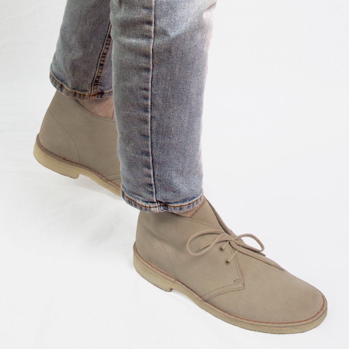 clarks desert boot low