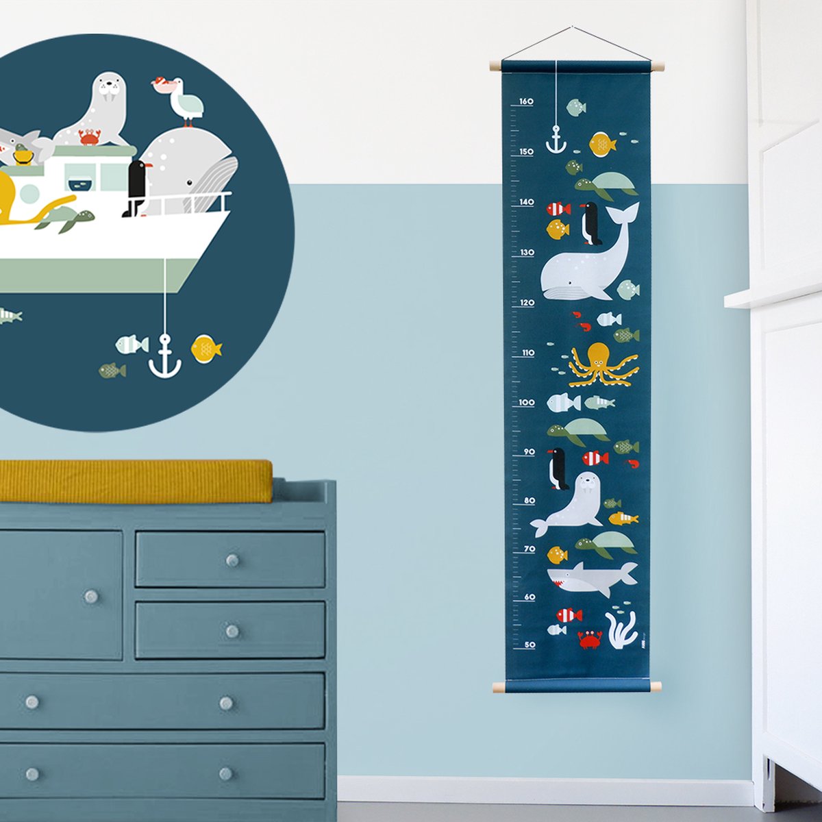 Groeimeter Zee dieren 30cm x 130cm - groeimeter - babykameraccessoire - katoen - zee - walvis - zeehond - schildpad - vissen - blauw - babykamer - jongeskamer - muurdecoratie - stokken - lederlook touwtje