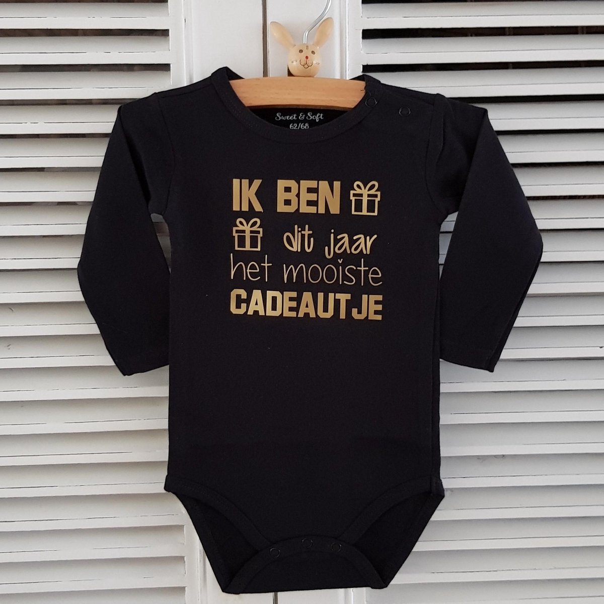 Baby Rompertje tekst zwangerschap aankondiging - announcement Ik ben dit jaar het mooiste cadeautje | Lange mouw | zwart | maat 74/80 | cadeau liefste papa mama oma opa oom tante eerste vaderdag moederdag