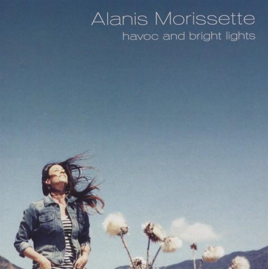 Alanis Morissette op de albumhoes 'Havoc And Bright Lights' met haar haar in de wind, gekleed in spijkerjack en gestreepte top.