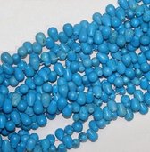 Natuurstenen kralen, Turquoise druppelkralen 10x7mm, topgeboord. Verkocht per streng met 60 kralen.