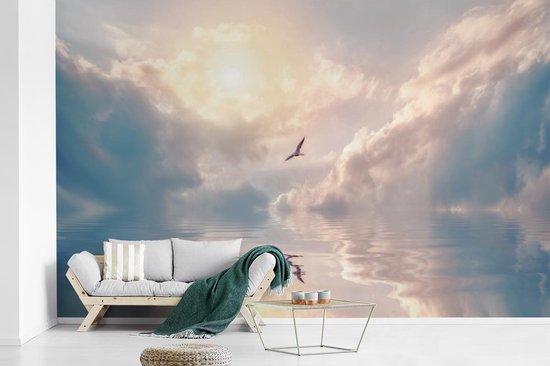 Prachtige hemel wordt weerspiegelt in een rustige zee fotobehang vinyl  595x380 cm -... | bol