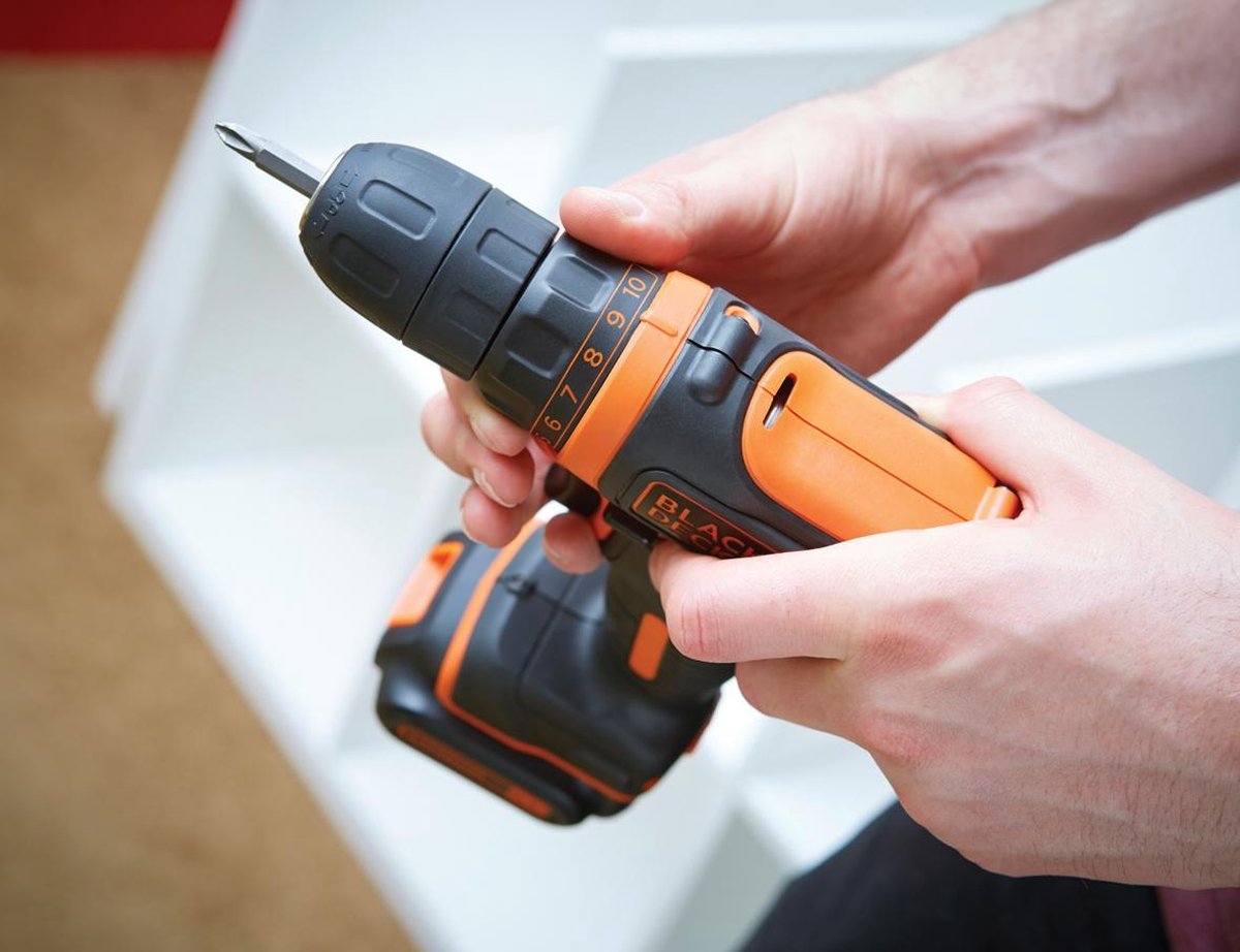 BLACK+DECKER 10,8V Lithium Ion accu schroef-/boormachine met 1,5Ah accu, 11 koppelinstellingen, LED verlichting, 200mA lader - BDCDD12-QW – foto 5