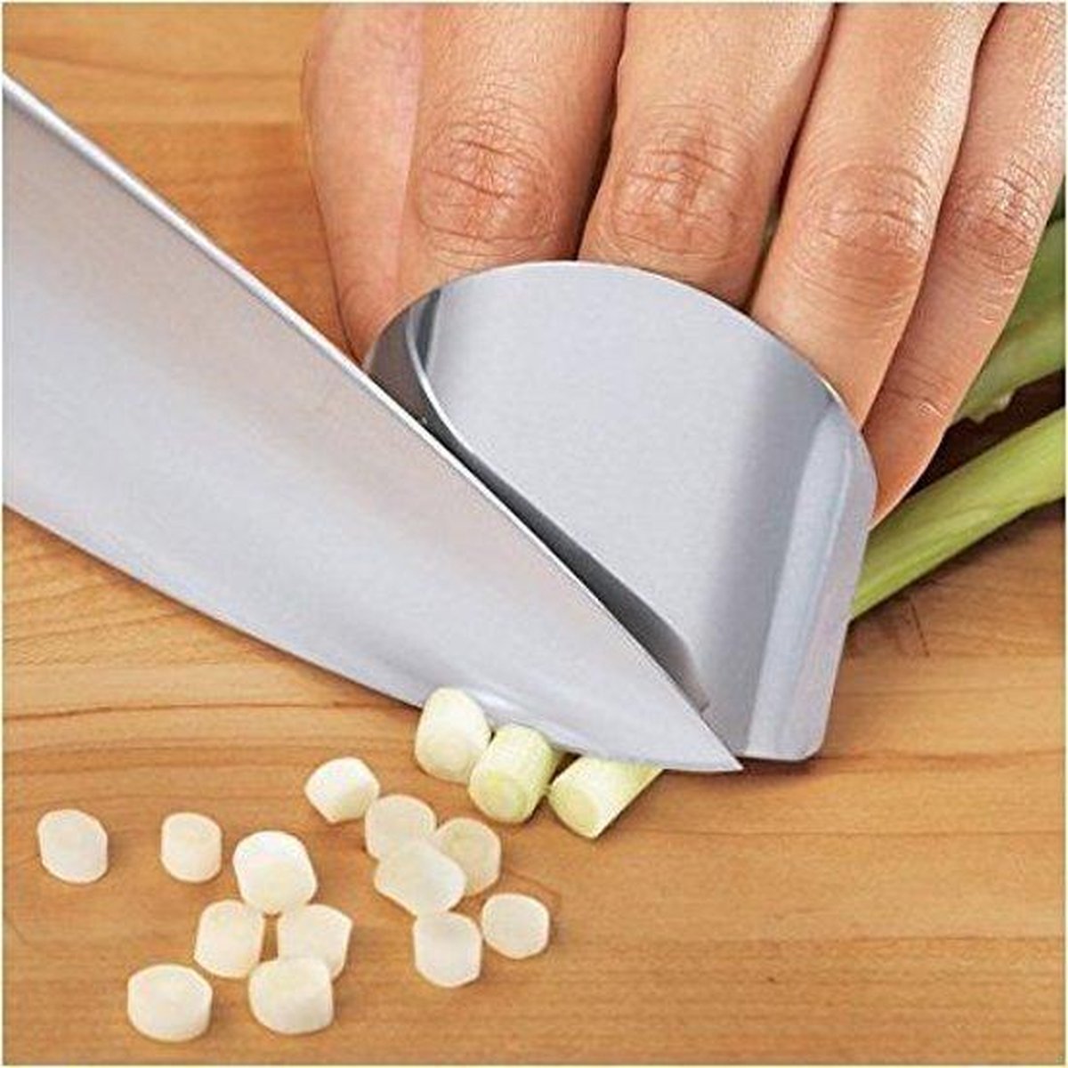 RVS Vinger Beschermer - Vinger Snij Bescherming - Vingerbeschermer tijdens het Snijden van Groente - Keuken Accessoire - Zilver - Merkloos