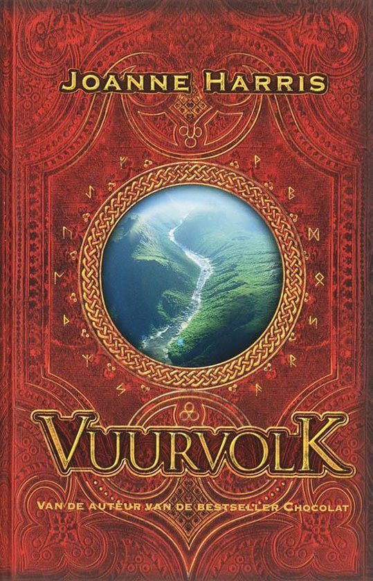 Boek Vuurvolk van Joanne Harris met een ronde afbeelding van een groen berglandschap met rivier.