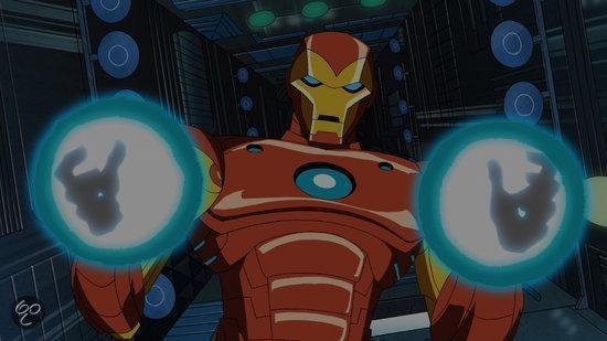 Iron Man in rood en goud harnas met blauwe energie in zijn handen.