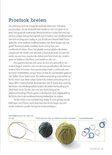 Breinaalden, bollen wol in groen en blauw, en markeerstiften