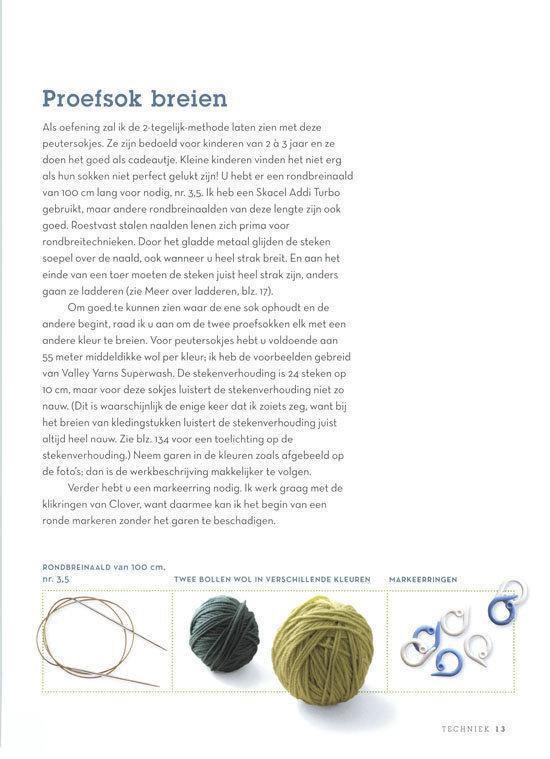 Breinaalden, bollen wol in groen en blauw, en markeerstiften