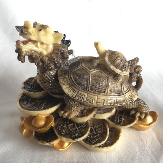 Feng Shui de draken-schildpad met baby (12.5x8.5x10cm) brengt acht soorten geluk, maar vooral rijkdom. Kleur:  Ivoor/bruin