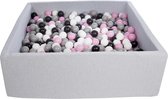 Ballenbak vierkant - grijs - 120x120x40 cm - met 900 wit, roze, grijs en zwarte ballen