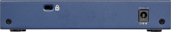 Achterkant van een blauwe Netgear ProSafe 8-poorts Gigabit Switch GS108 met stroomaansluiting en vergrendelingssleuf.