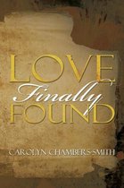Boekomslag met de titel 'LOVE Finally FOUND' in grote gouden letters en de naam van de auteur, Carolyn Chambers-Smith, kleiner eronder.