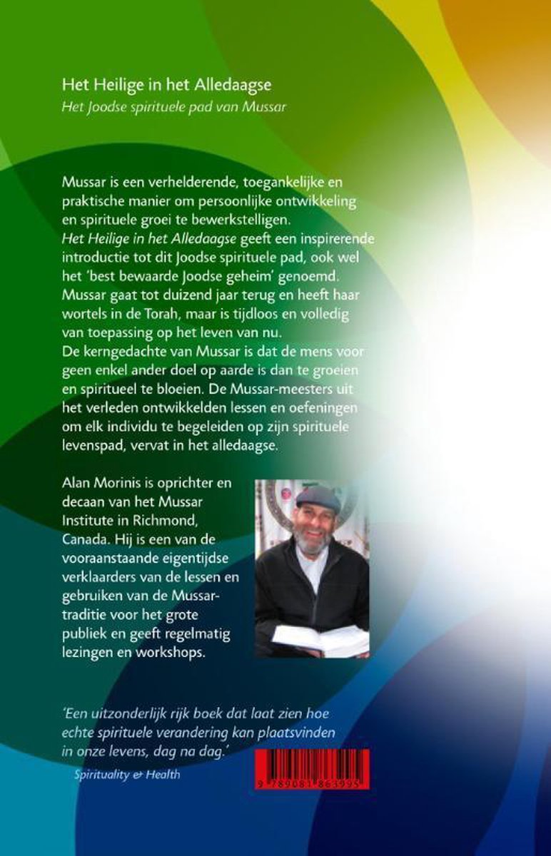 Portret van Alan Morinis, auteur van 'Het Heilige in het Alledaagse'. Hij draagt een gebreide muts en een grijs jack.
