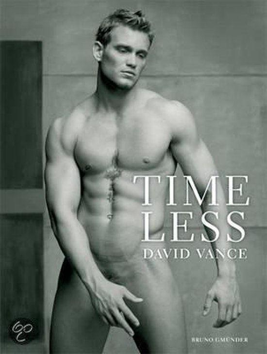 Zwart-wit boekcover met de tekst TIME LESS DAVID VANCE en een mannelijke naakte pose.