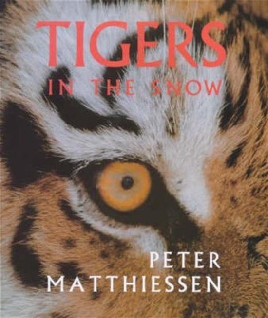 Boek 'Tigers in the Snow' met close-up van een tijgergezicht, inclusief oog en vacht. Geschreven door Peter Matthiessen.