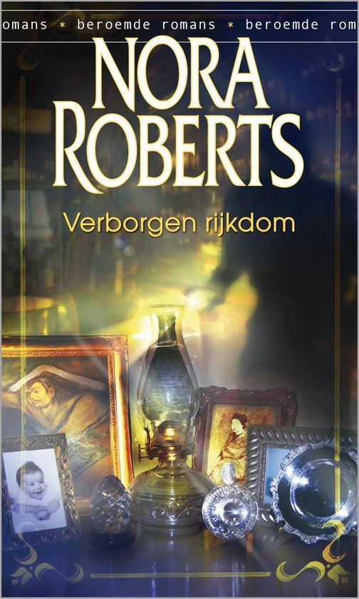 Boekomslag met 'NORA ROBERTS Verborgen rijkdom'. Centraal staat een olielamp, omringd door ingelijste foto's van een baby, een portret en een vrouw.