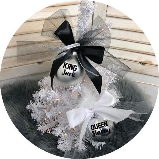 Set 2 kerstballen zwart wit king queen met namen