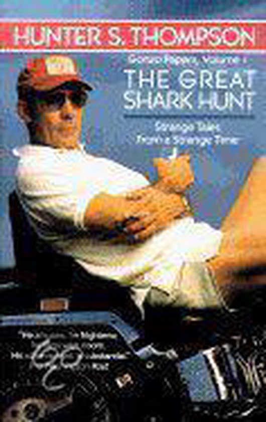 Hunter S. Thompson, auteur de 'The Great Shark Hunt', porte une casquette et des lunettes de soleil.