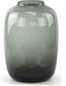 Vase en verre gris, large et arrondi avec un col étroit.