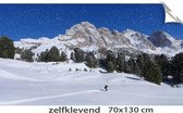 Kerstdorp achtergrond - 70x130 cm - zelfklevende sticker - winterlandschap skiër - kerstdecoratie binnen