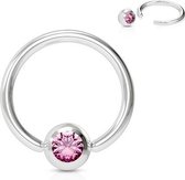 Helix piercing ringetje steentje roze ©LMPiercings