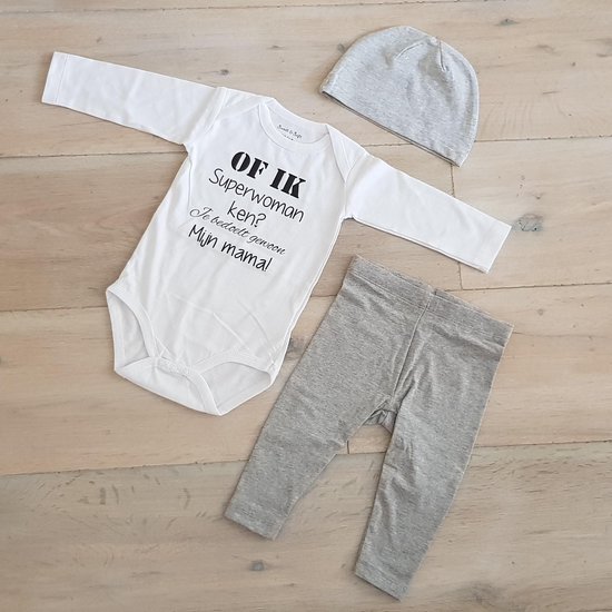 Baby cadeau geboorte unisex jongen of Meisje Setje 3-delig newborn | maat 62-68 | grijs mutsje en broekje en romper lange mouw wit met zwarte tekst  of ik superwoman ken je bedoelt gewoon mijn mama | Bodysuit | pakje | Kraamcadeau | Gift Set